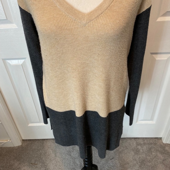 Women’s Size S Vince Camuto sweater - Picture 2 of 8